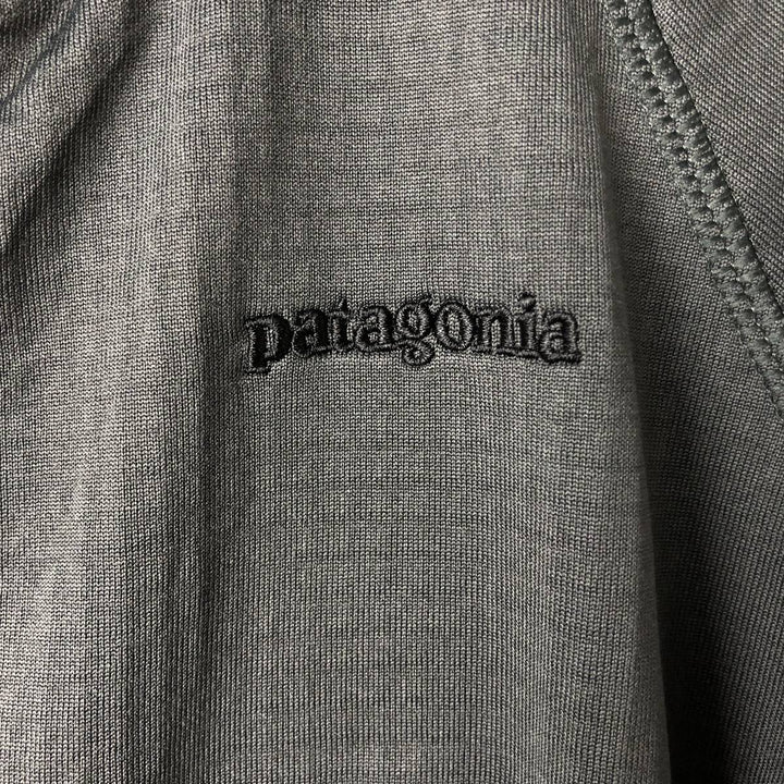 Patagonia Regulator R1 Full-Zip Fleece Jacket (40127FA13), Men's Size Medium polyester gray type Vintage Second Hand