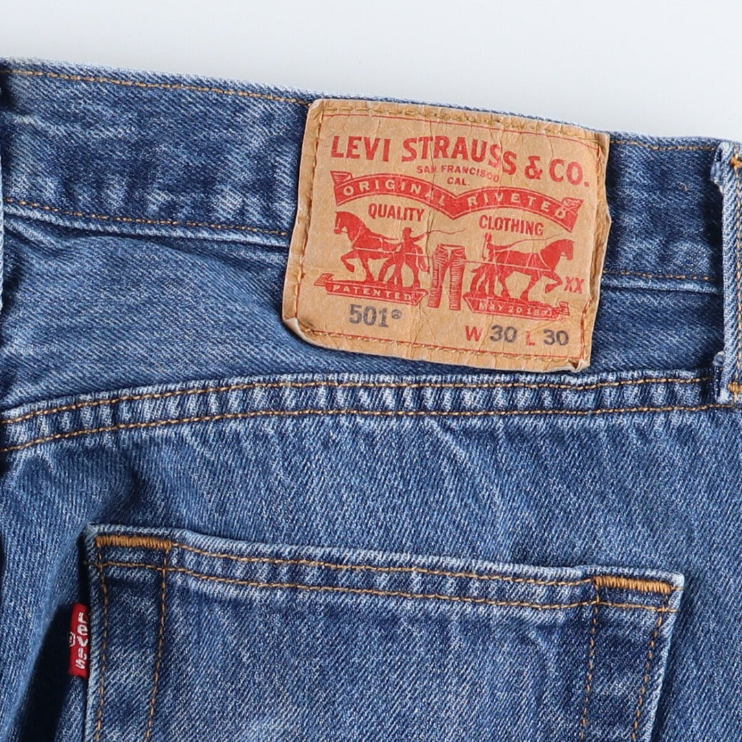 Levi's 501 straight denim pants for men, equivalent to W31 / eaa466710