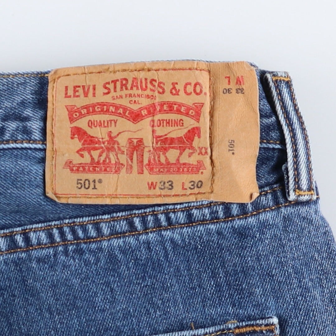 Levi's 501 straight denim pants for men, equivalent to W32 / eaa467472