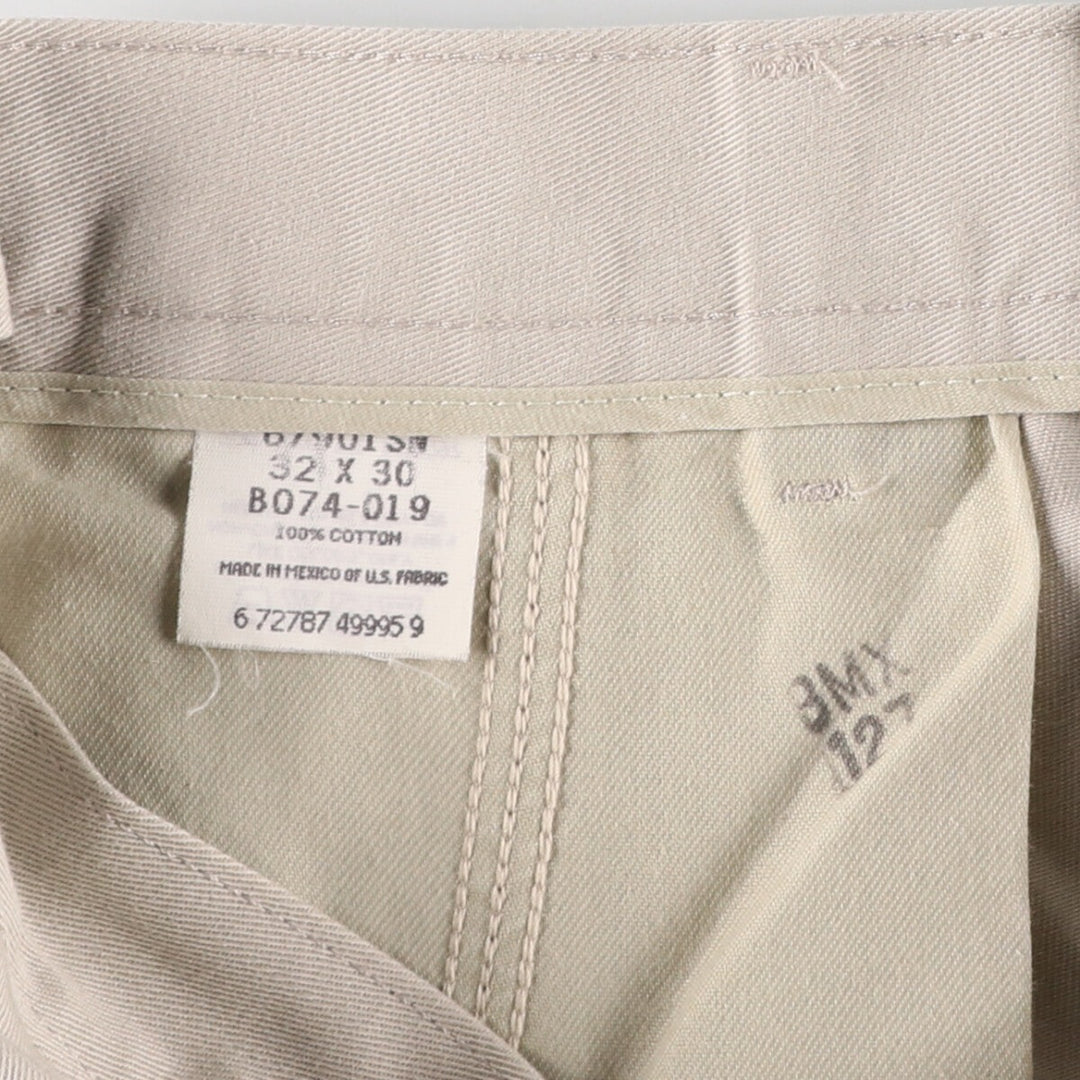 Wrangler TIMBER CREEK Two-pleat Chino Pants for Men, W33 equivalent / eaa469608