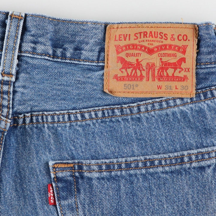 Levi's 501 straight denim pants for men, equivalent to W31 / eaa473357