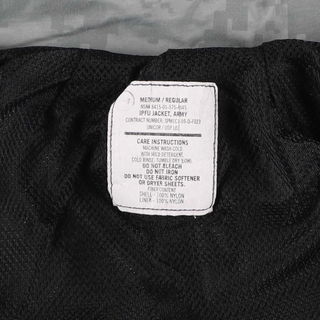 Genuine US military item, 00'S USARMY IPFU training jacket, camouflage pattern ACU digital camo nylon jacket, made in USA, men's size M /eaa478968