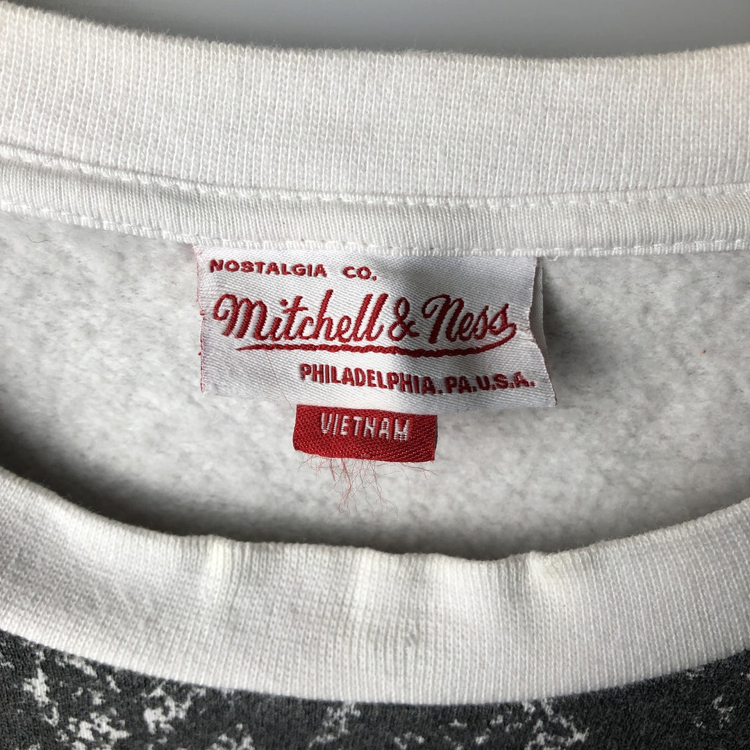 Mitchell & Ness NBA Chicago Bulls All-Over Print Sweatshirt, Men's Size Medium cotton white type Vintage Second Hand