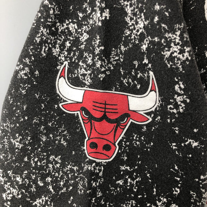 Mitchell & Ness NBA Chicago Bulls All-Over Print Sweatshirt, Men's Size Medium cotton white type Vintage Second Hand