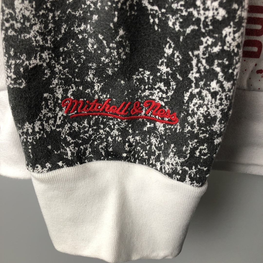 Mitchell & Ness NBA Chicago Bulls All-Over Print Sweatshirt, Men's Size Medium cotton white type Vintage Second Hand
