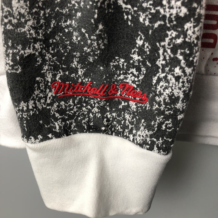 Mitchell & Ness NBA Chicago Bulls All-Over Print Sweatshirt, Men's Size Medium cotton white type Vintage Second Hand