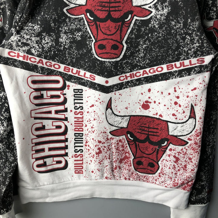 Mitchell & Ness NBA Chicago Bulls All-Over Print Sweatshirt, Men's Size Medium cotton white type Vintage Second Hand