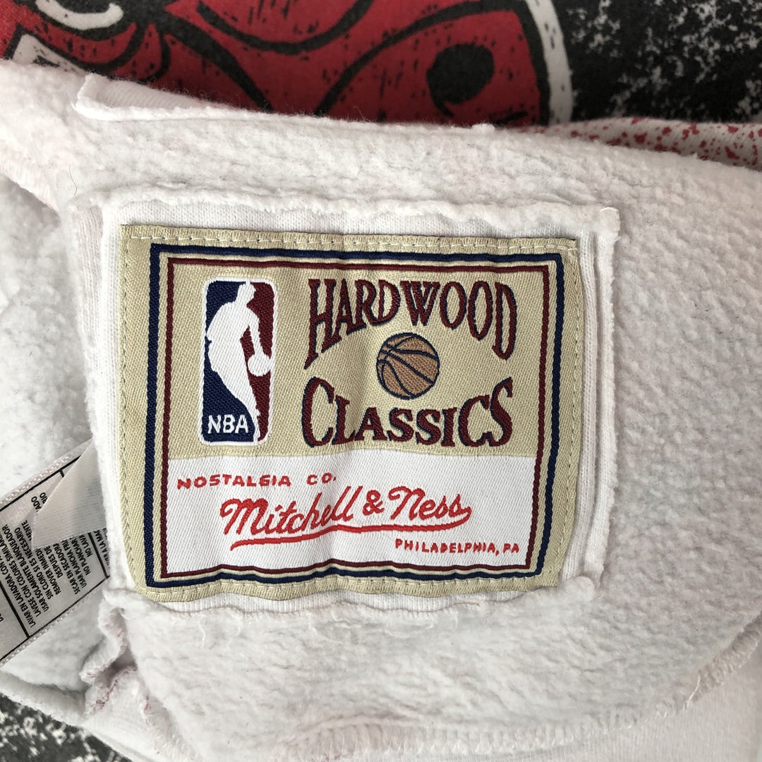 Mitchell & Ness NBA Chicago Bulls All-Over Print Sweatshirt, Men's Size Medium cotton white type Vintage Second Hand