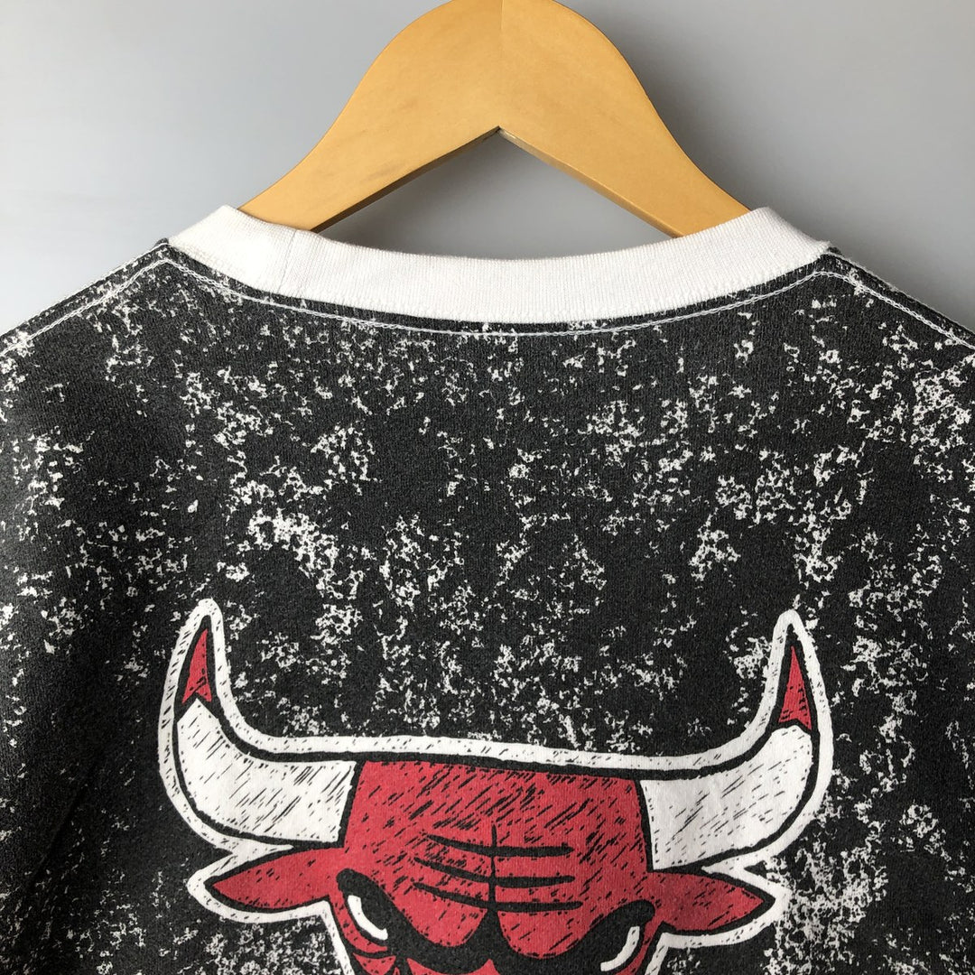 Mitchell & Ness NBA Chicago Bulls All-Over Print Sweatshirt, Men's Size Medium cotton white type Vintage Second Hand