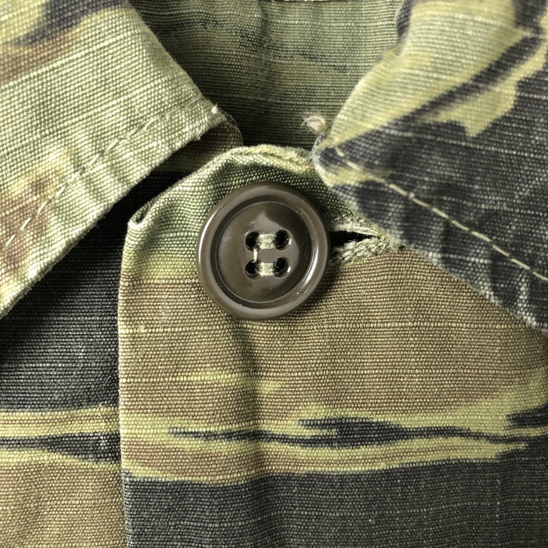 60'S Camo Camouflage Pattern Tiger Stripe Camo Ripstop Hunting Jacket Made in USA Men's Size L Vintage cotton Khaki type Vintage Second Hand