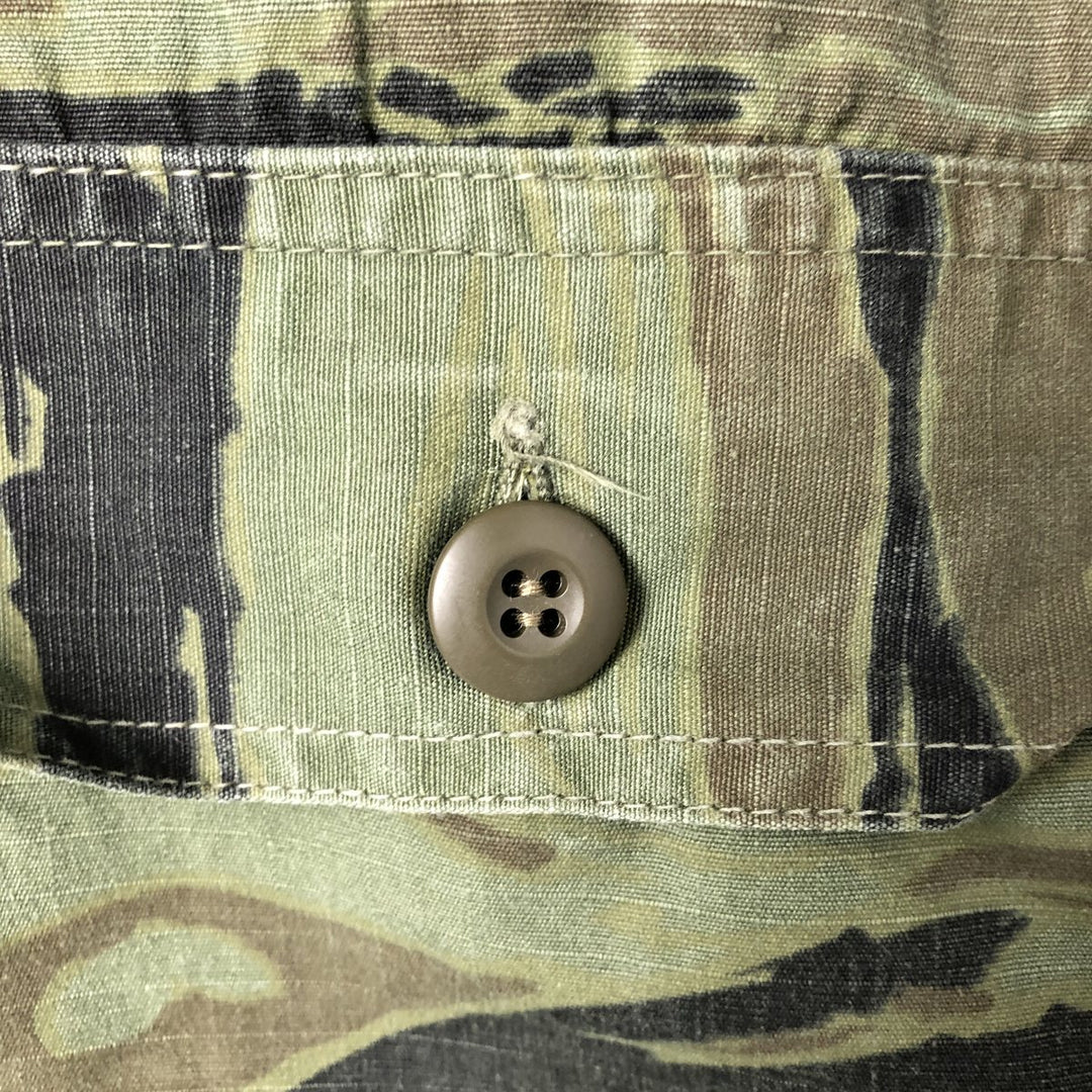 60'S Camo Camouflage Pattern Tiger Stripe Camo Ripstop Hunting Jacket Made in USA Men's Size L Vintage cotton Khaki type Vintage Second Hand