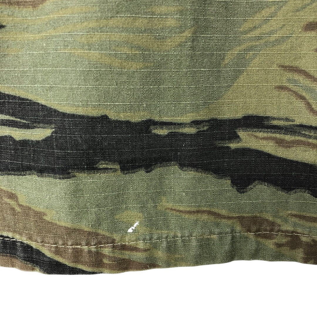 60'S Camo Camouflage Pattern Tiger Stripe Camo Ripstop Hunting Jacket Made in USA Men's Size L Vintage cotton Khaki type Vintage Second Hand