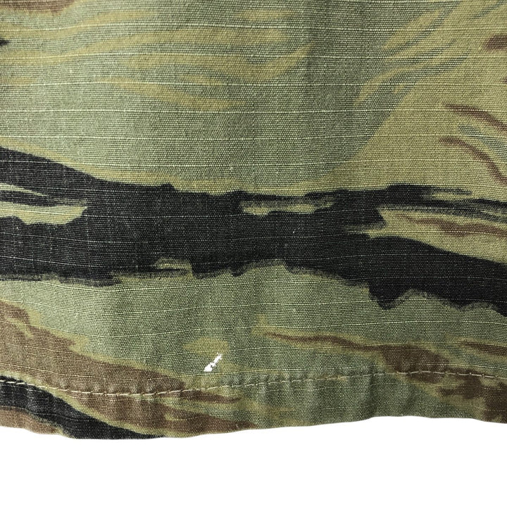 60'S Camo Camouflage Pattern Tiger Stripe Camo Ripstop Hunting Jacket Made in USA Men's Size L Vintage cotton Khaki type Vintage Second Hand
