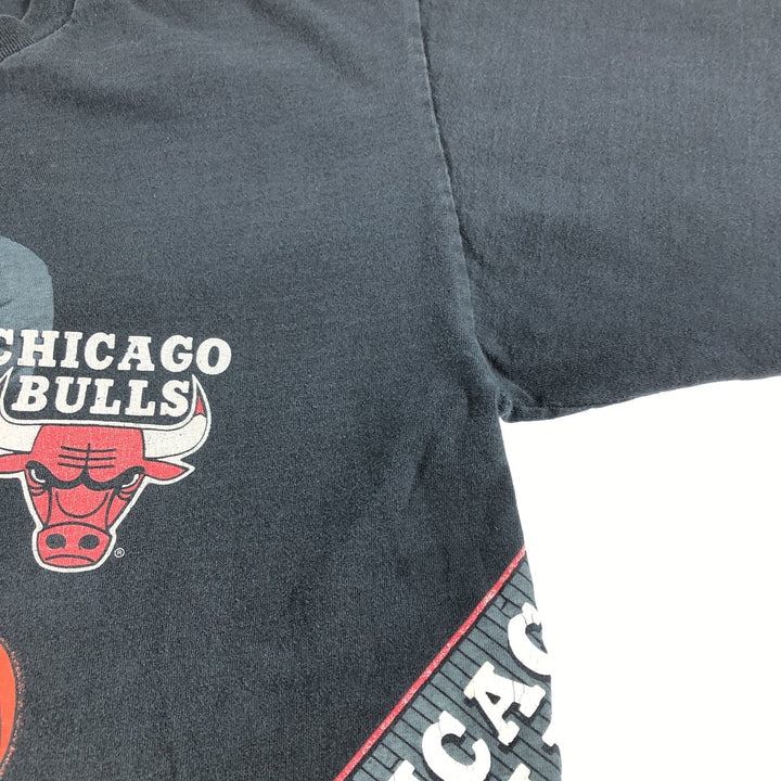 90'S SALEM SPORTSWEAR NBA CHICAGO BULLS Chicago Bulls sports print T-shirt made in USA, men's size L, vintage cotton black type Vintage Second Hand
