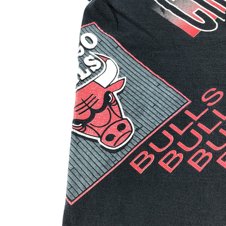 90'S SALEM SPORTSWEAR NBA CHICAGO BULLS Chicago Bulls sports print T-shirt made in USA, men's size L, vintage cotton black type Vintage Second Hand