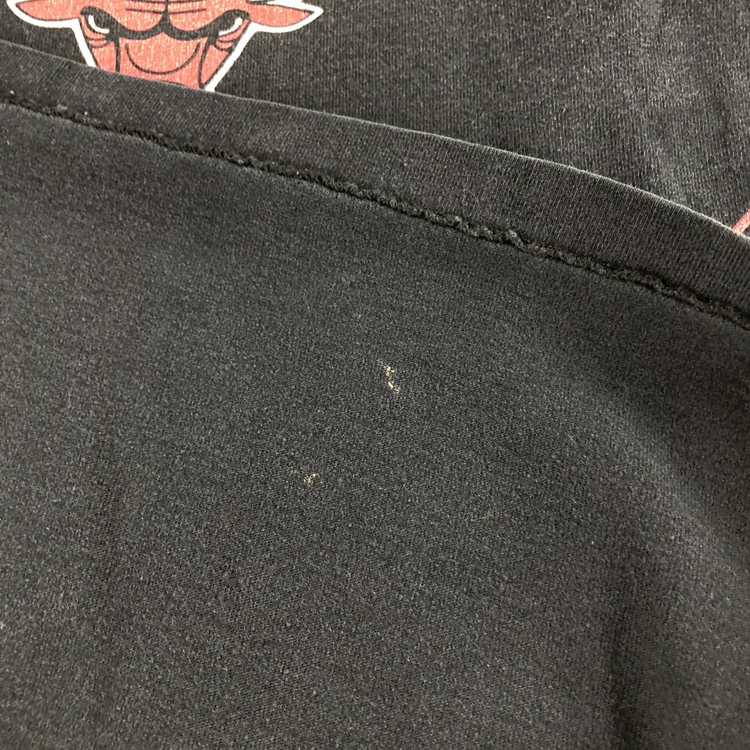 90'S SALEM SPORTSWEAR NBA CHICAGO BULLS Chicago Bulls sports print T-shirt made in USA, men's size L, vintage cotton black type Vintage Second Hand