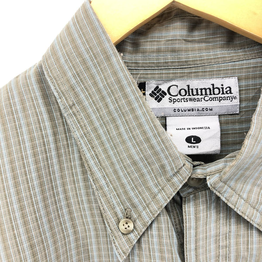 Columbia Sportswear Company Short Sleeve Button Down Check Shirt Men's Size L Rayon Khaki type sage green Vintage Second Hand
