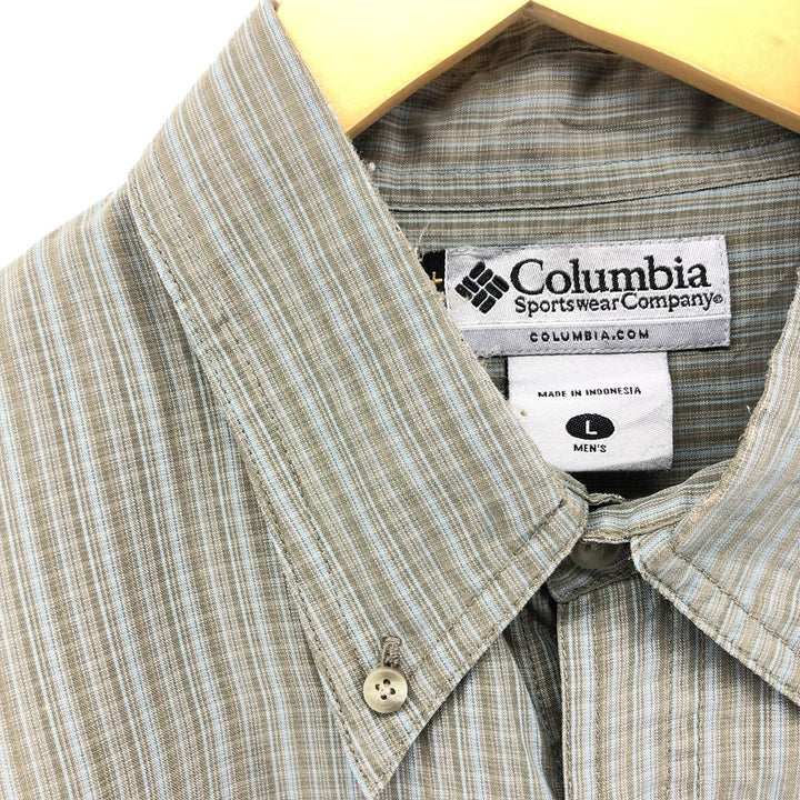Columbia Sportswear Company Short Sleeve Button Down Check Shirt Men's Size L Rayon Khaki type sage green Vintage Second Hand