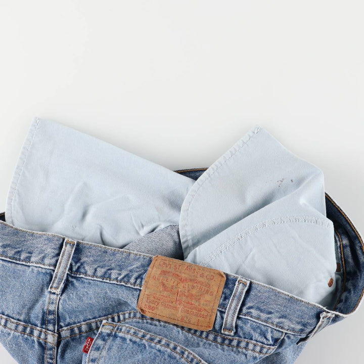 00'S Levi's 550 Relaxed Fit Denim Shorts for Men, Size W36 cotton Blue type light blue Vintage Second Hand