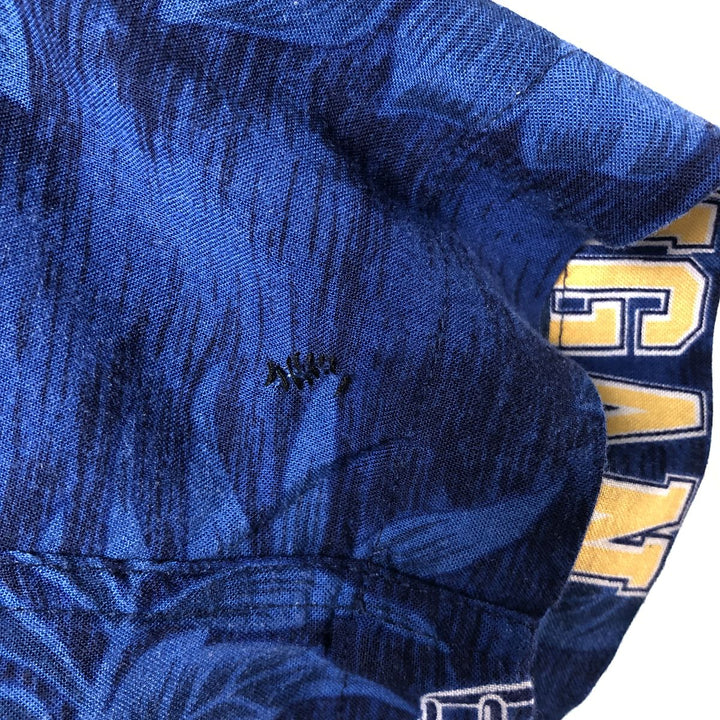 Reyn Spooner GENUINE MERCHANDISE All-over Pattern University of Michigan Rayon Hawaiian Aloha Shirt Box Shirt Men's Size L Rayon blue type Vintage Second Hand