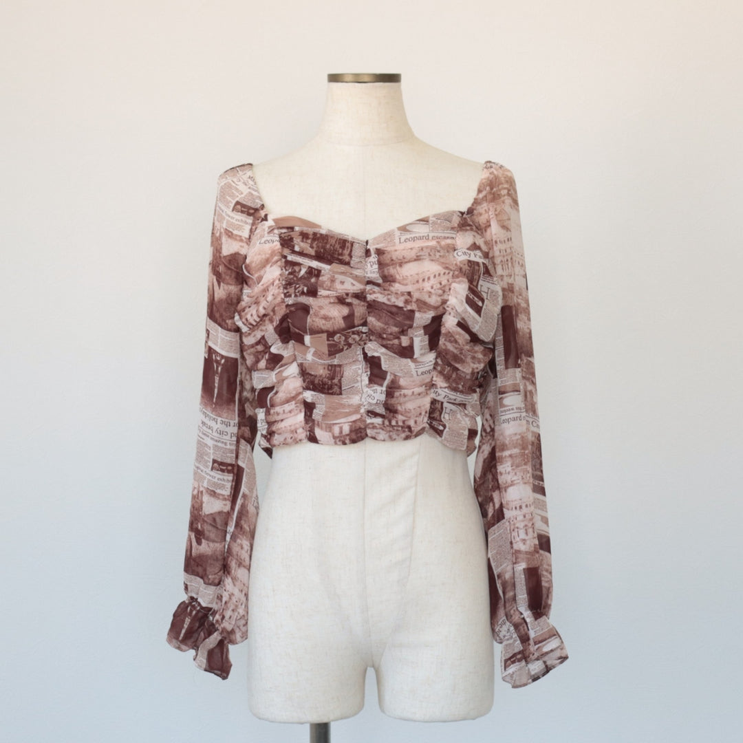All-over print cropped top with a heart neck and candy sleeves. See-through long sleeves. Women's size S. unclear brown type Vintage Second Hand