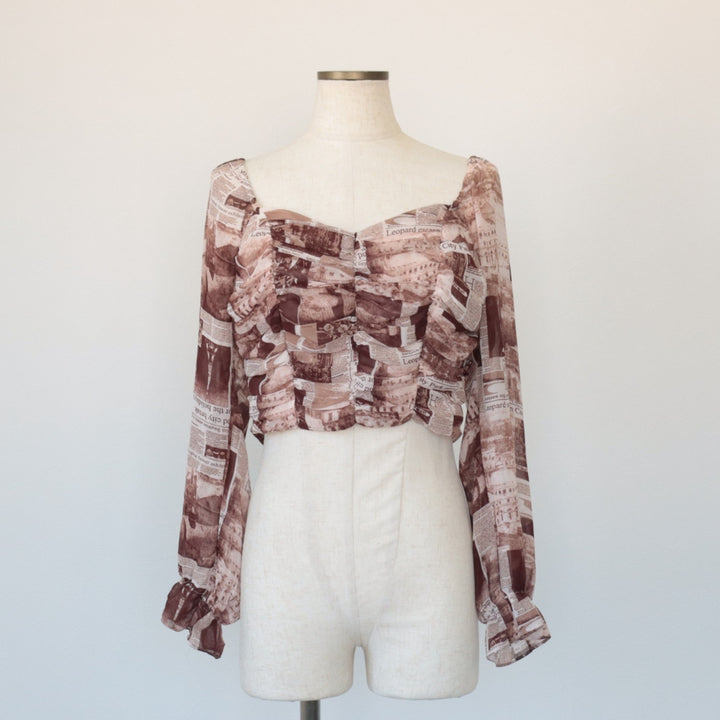 All-over print cropped top with a heart neck and candy sleeves. See-through long sleeves. Women's size S. unclear brown type Vintage Second Hand