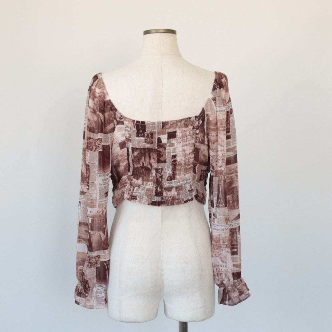 All-over print cropped top with a heart neck and candy sleeves. See-through long sleeves. Women's size S. unclear brown type Vintage Second Hand