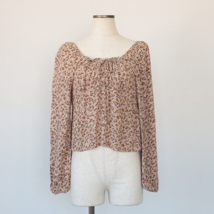 AMBIANCE All-Over Floral Print Drawstring Neck Cropped Long Sleeve Pullover Blouse, Women's Size Medium Rayon Beige type Vintage Second Hand