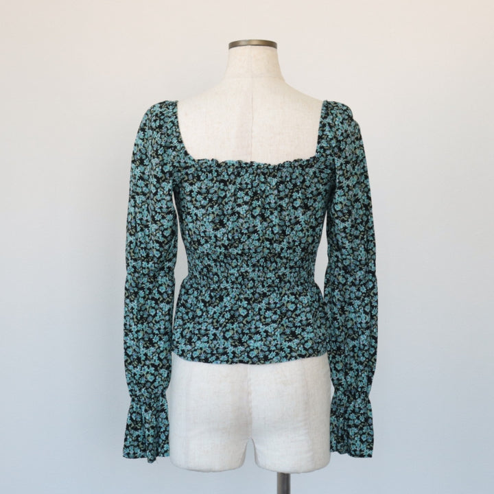 SO All-over Floral Print Square Neck Peplum Candy Sleeve Cropped Long Sleeve Pullover Blouse, Women's Size XS Rayon black type Vintage Second Hand