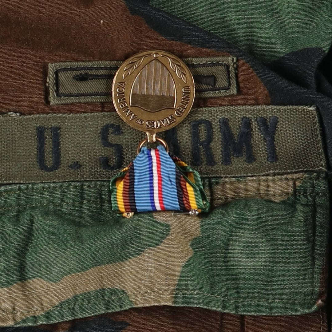 Authentic 1980'S US Military Woodland Camo Ripstop BDU Military Jacket with Badge, Made in USA, Small Regular cotton Khaki type Vintage Second Hand