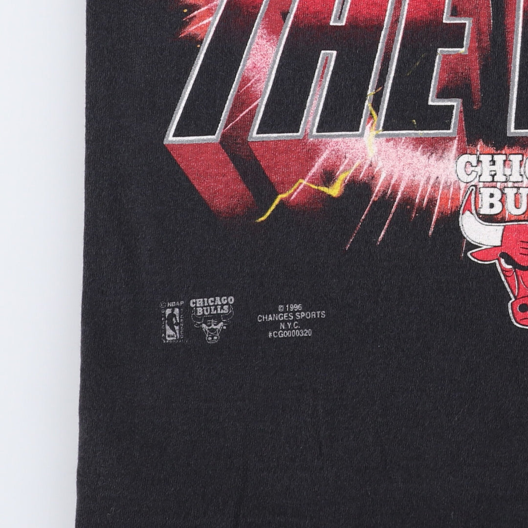 Vintage 90'S Anvil NBA Chicago Bulls Sports Print T-Shirt, Made in USA, Women's Size Large cotton black type Vintage Second Hand