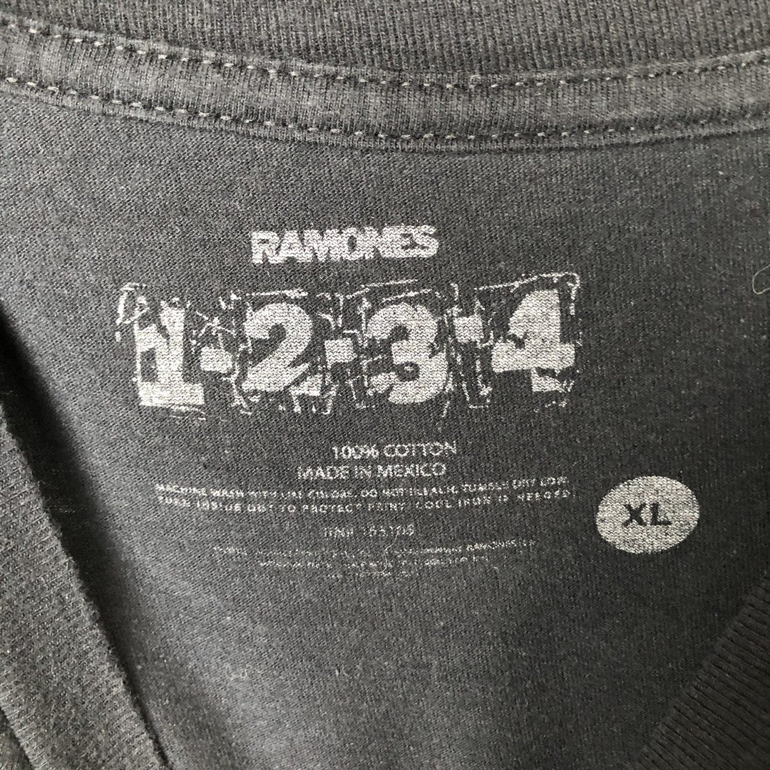 RAMONES Band T-shirt, Men's XL size cotton black type Vintage Second Hand