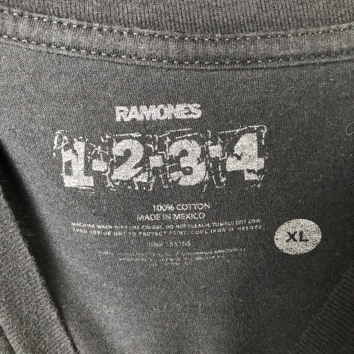 RAMONES Band T-shirt, Men's XL size cotton black type Vintage Second Hand