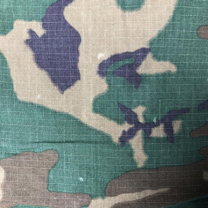 1970'S US Military Woodland Camo Ripstop BDU Military Jacket, Made in USA, Men's Size Small, Vintage cotton Khaki type Vintage Second Hand