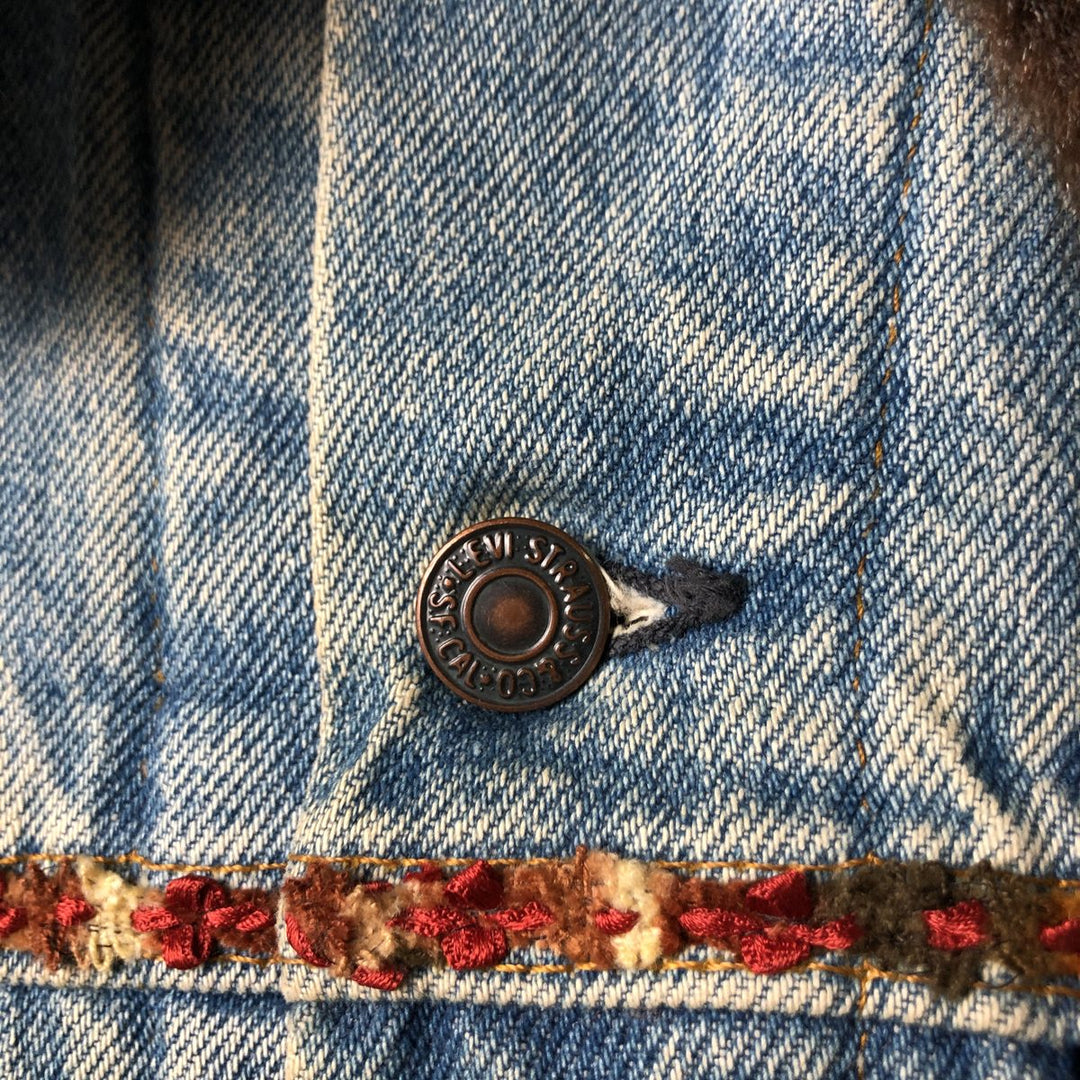 1990'S Vintage Levi's Denim Jacket, Made in the USA, Women's Size Medium unclear blue type Vintage Second Hand