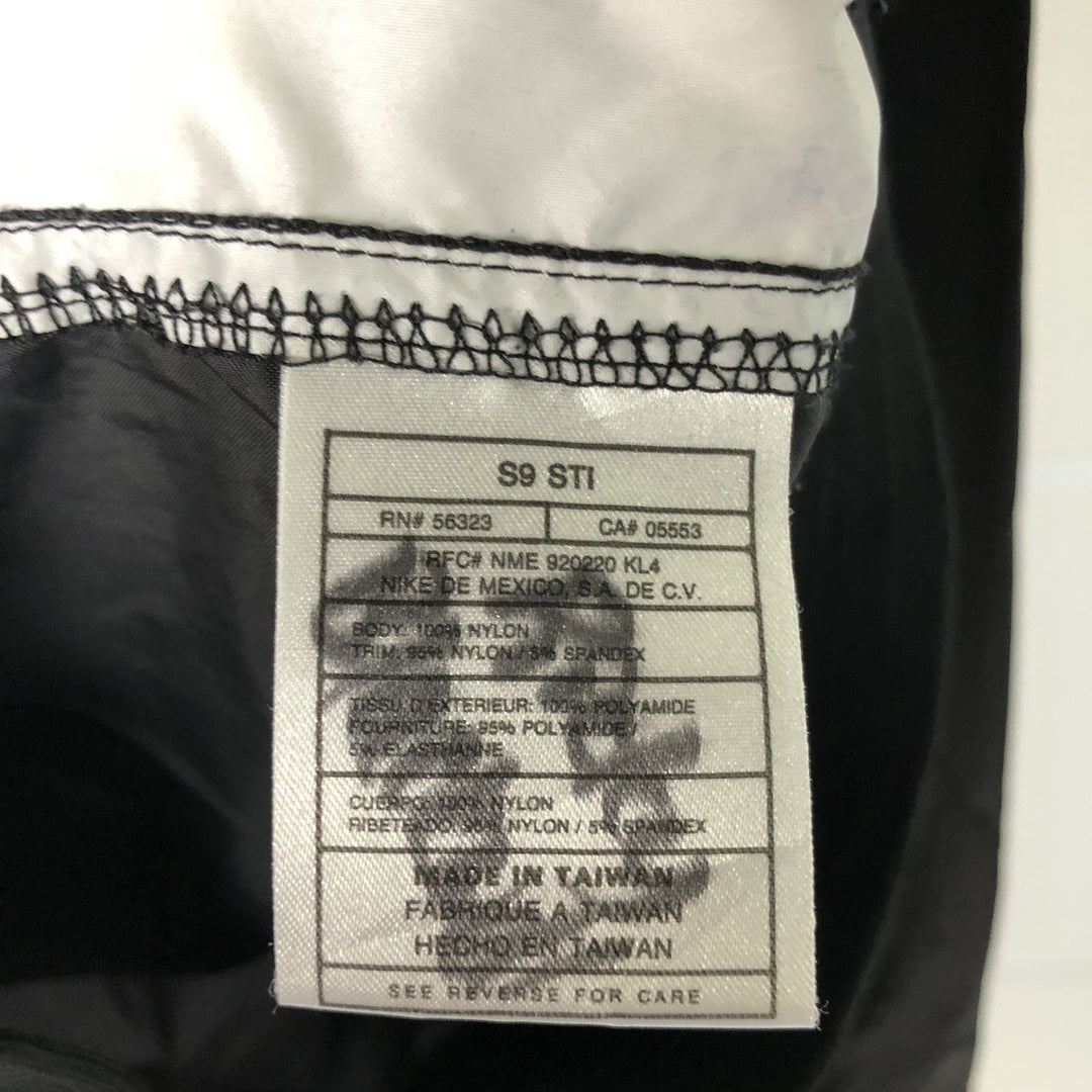 90'S Nike V-neck nylon pullover, men's size M, vintage Nylon black type Vintage Second Hand