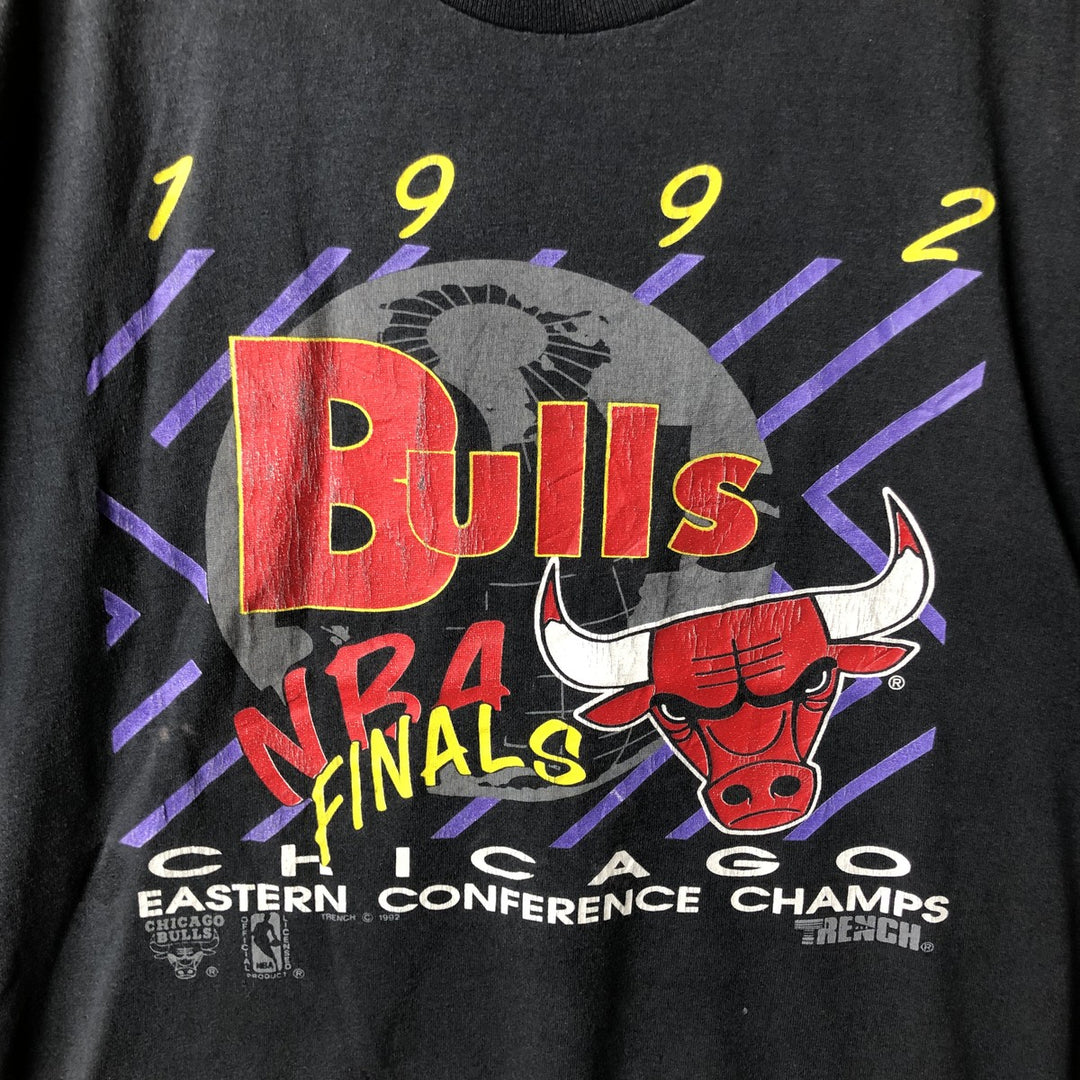 Vintage 90'S NBA Chicago Bulls Trench T-Shirt, Made in USA, Size XL, Men's cotton black type Vintage Second Hand