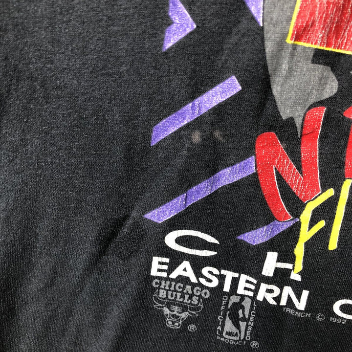 Vintage 90'S NBA Chicago Bulls Trench T-Shirt, Made in USA, Size XL, Men's cotton black type Vintage Second Hand
