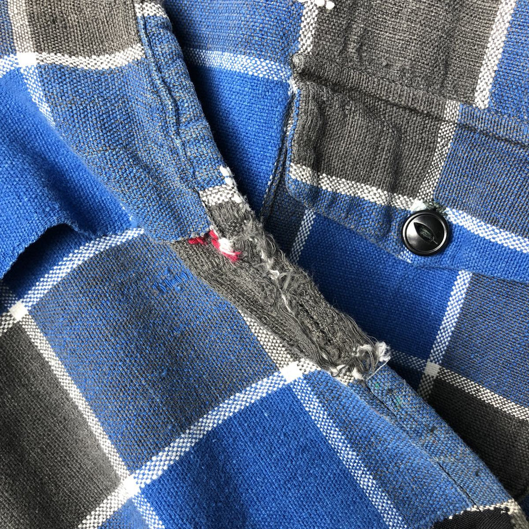 Check Pattern All-Over Print Long Sleeve Open Collar Box Shirt, Men's Size Medium, Vintage unclear blue type Vintage Second Hand