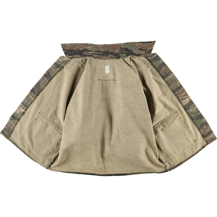 Vintage 1990'S THE CAMO CLAN Camouflage Pattern Tiger Stripe Camo Military Jacket, Made in USA, Men's Size XXL cotton Khaki type Vintage Second Hand