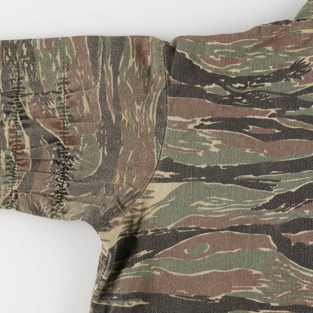 Vintage 1990'S THE CAMO CLAN Camouflage Pattern Tiger Stripe Camo Military Jacket, Made in USA, Men's Size XXL cotton Khaki type Vintage Second Hand