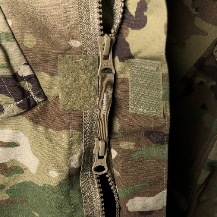 Authentic US military camouflage pattern Multicam camo open collar ripstop military combat jacket, made in USA, size MEDIUM-REGULAR Nylon Khaki type Vintage Second Hand