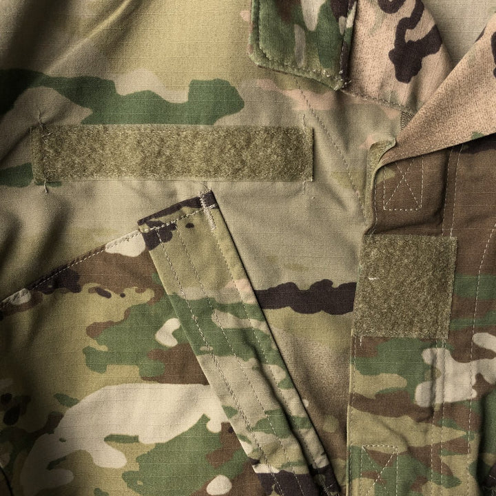 Authentic US military camouflage pattern Multicam camo open collar ripstop military combat jacket, made in USA, size MEDIUM-REGULAR Nylon Khaki type Vintage Second Hand