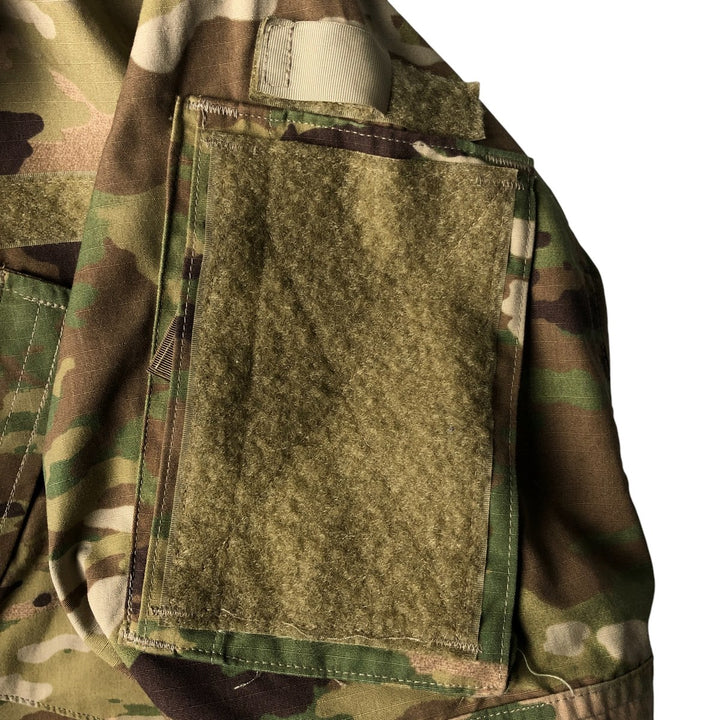 Authentic US military camouflage pattern Multicam camo open collar ripstop military combat jacket, made in USA, size MEDIUM-REGULAR Nylon Khaki type Vintage Second Hand