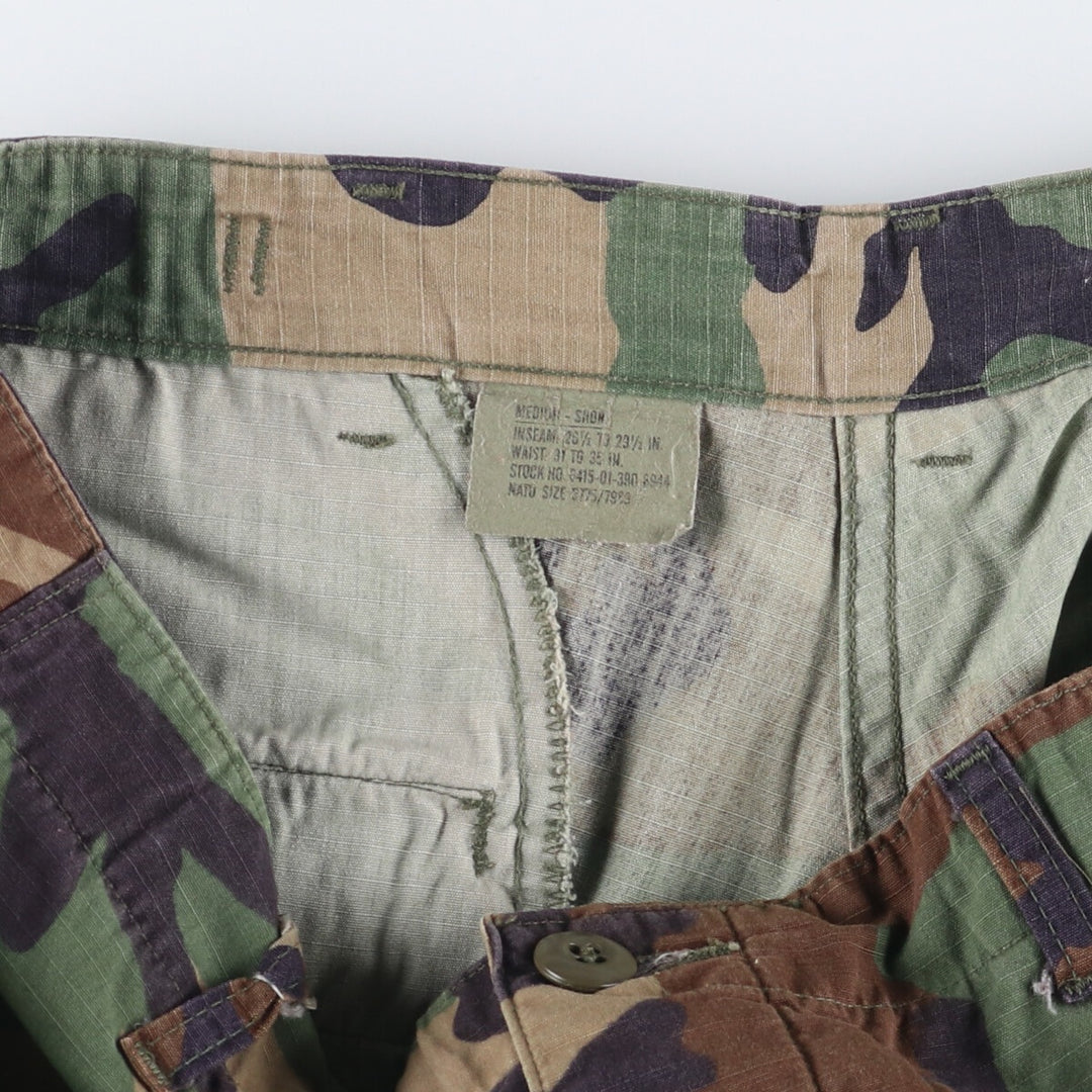 1990'S US Military Camouflage Woodland Camo Ripstop Military Cargo Pants, Combat Pants, Made in USA, Men's Size Medium Nylon Khaki type Vintage Second Hand