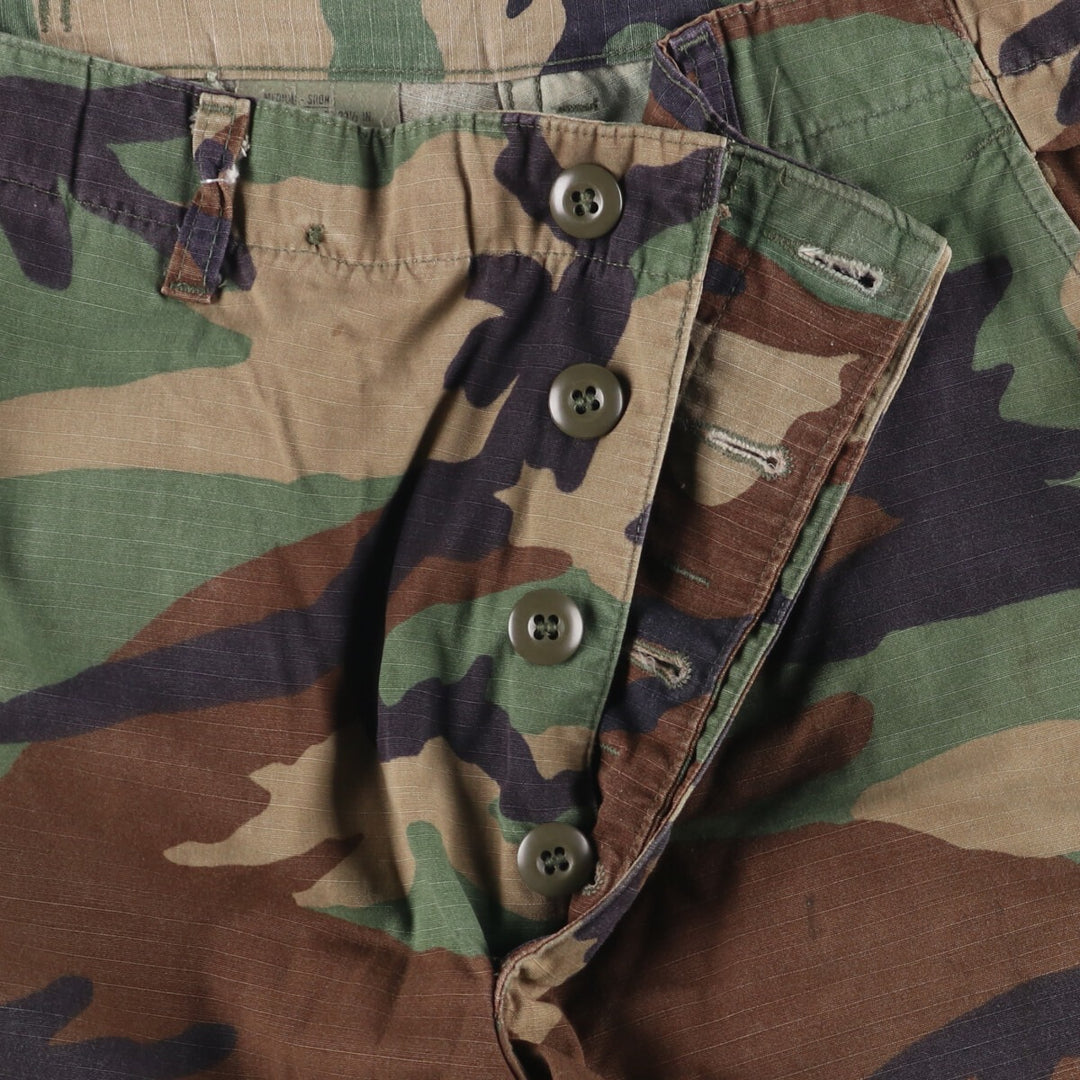1990'S US Military Camouflage Woodland Camo Ripstop Military Cargo Pants, Combat Pants, Made in USA, Men's Size Medium Nylon Khaki type Vintage Second Hand