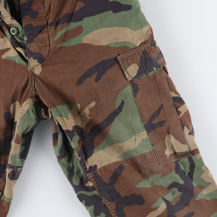 1990'S US Military Camouflage Woodland Camo Ripstop Military Cargo Pants, Combat Pants, Made in USA, Men's Size Medium Nylon Khaki type Vintage Second Hand