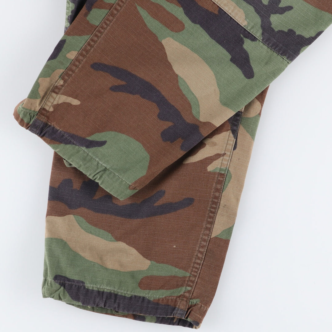 1990'S US Military Camouflage Woodland Camo Ripstop Military Cargo Pants, Combat Pants, Made in USA, Men's Size Medium Nylon Khaki type Vintage Second Hand