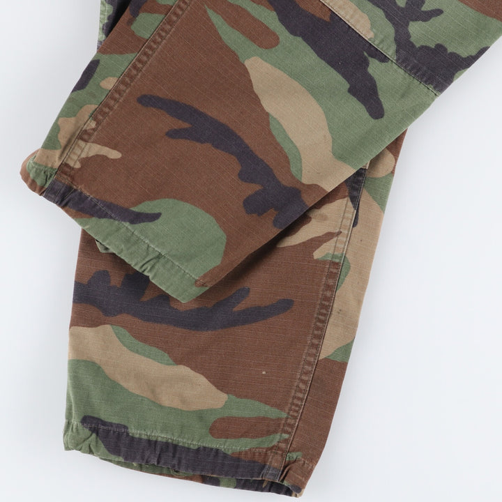1990'S US Military Camouflage Woodland Camo Ripstop Military Cargo Pants, Combat Pants, Made in USA, Men's Size Medium Nylon Khaki type Vintage Second Hand