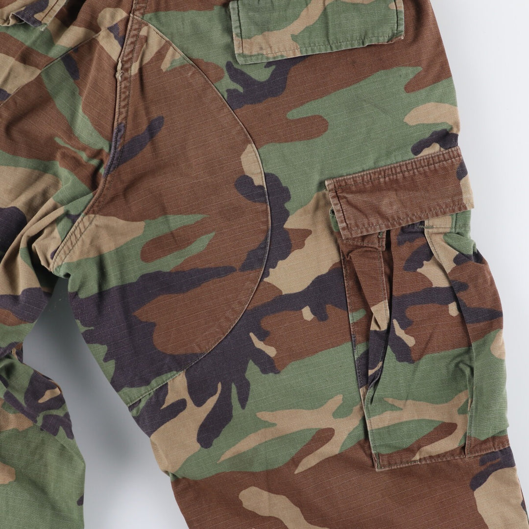 1990'S US Military Camouflage Woodland Camo Ripstop Military Cargo Pants, Combat Pants, Made in USA, Men's Size Medium Nylon Khaki type Vintage Second Hand